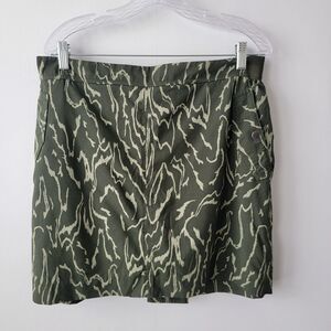 Athleta womens Vienna Voyage Eucalyptus Olive Green Cargo Skort sz 16 Athleisure